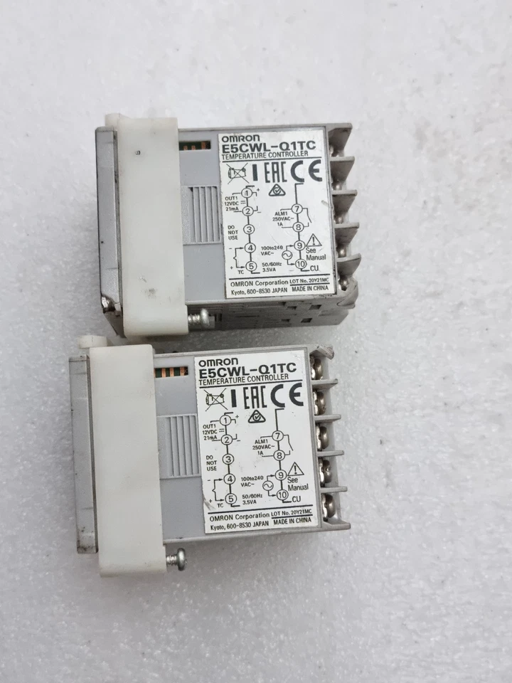 LOT OF 2PCS Omron E5CWL-Q1TC Temperature Controller 100 to 240 Vac E5CWLQ1TC